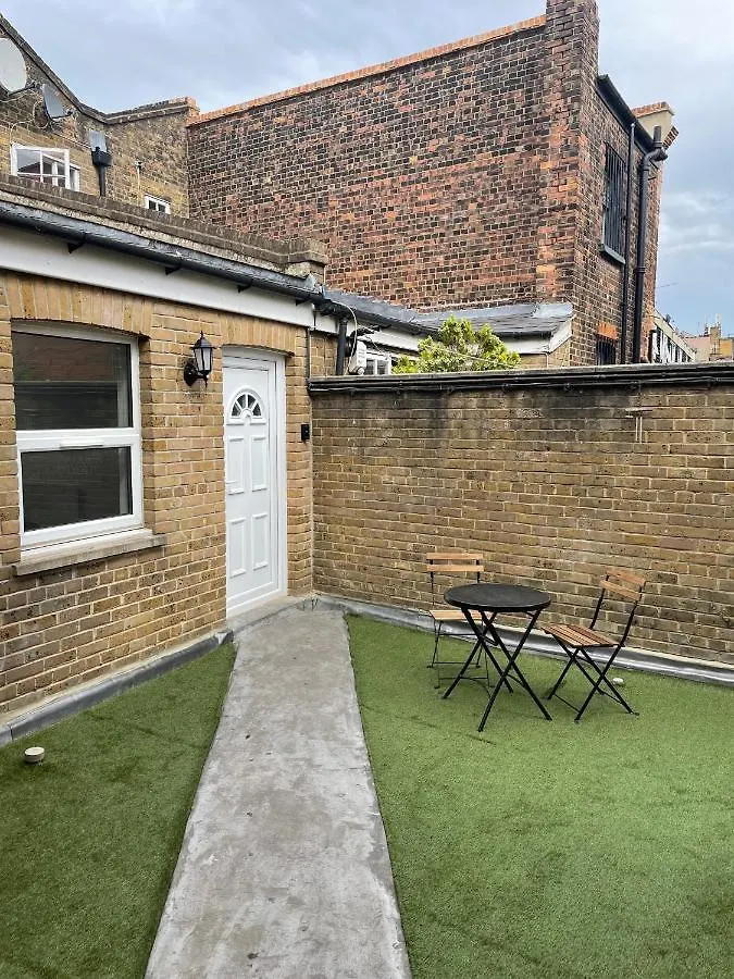 4Bed Loft Style Apartment With Privateterrace London