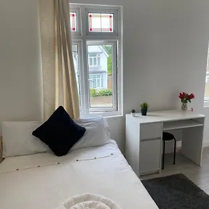 modern-furnished-studio-room.brighton-hotels-england.com/
